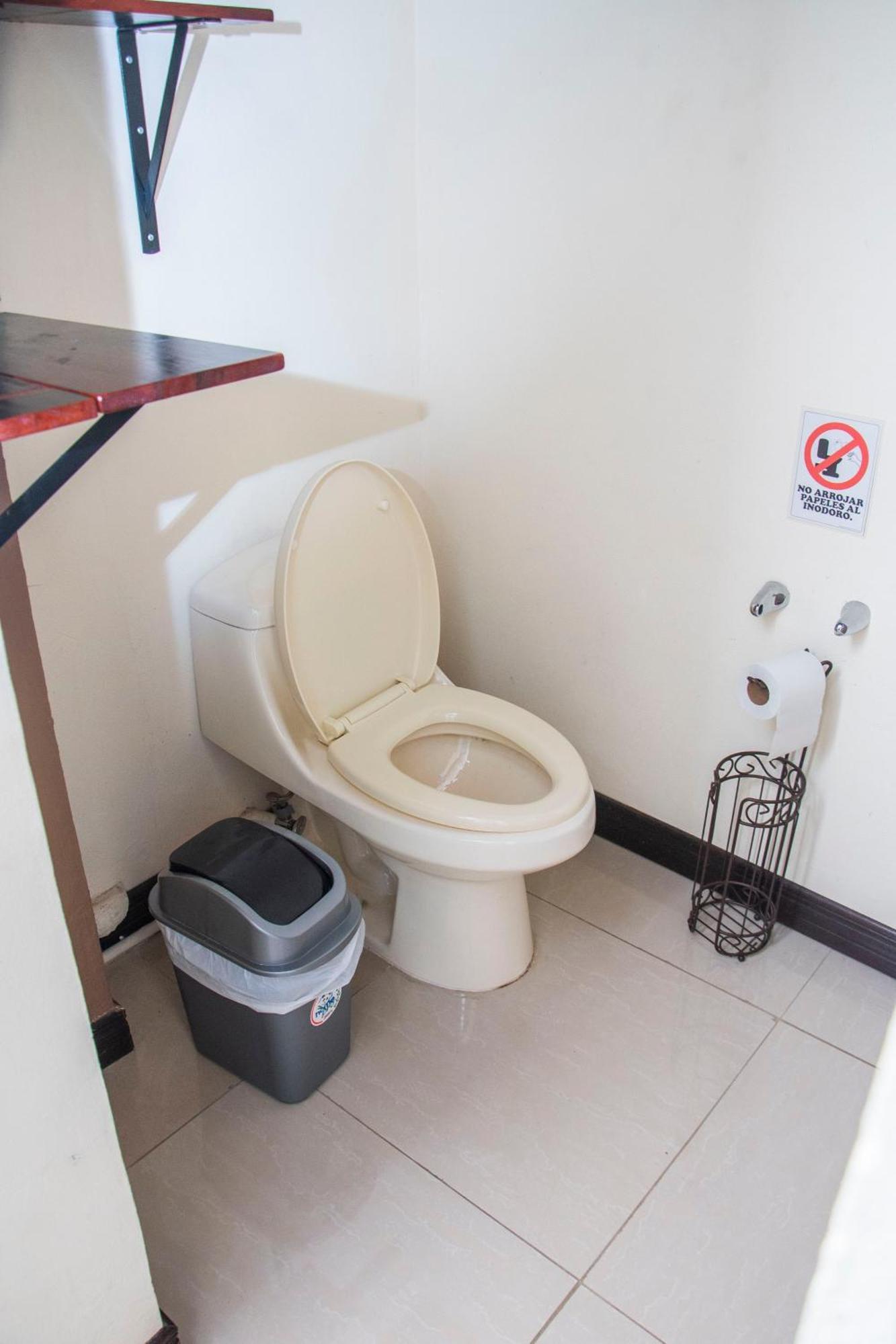 Alojamiento Entero 1 Km Juan Santamaria Airport Alajuela Buitenkant foto